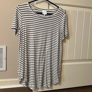 Black & white tunic top